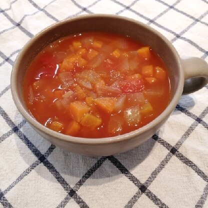 トマト缶なしでも、野菜の旨味でこんなにおいしいスープができて感動です♪今度はもっと具を増やして作りたいと思います！